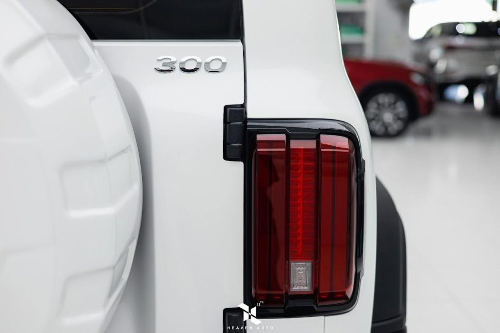 Tank 300 ผลงานเคลือบเซรามิก โดย Heaven Auto Thailand