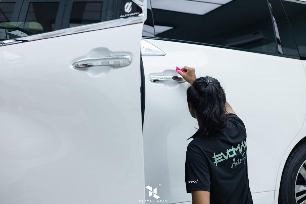ติดฟิล์มใสกันรอย Toyota Alphard EVOMAX