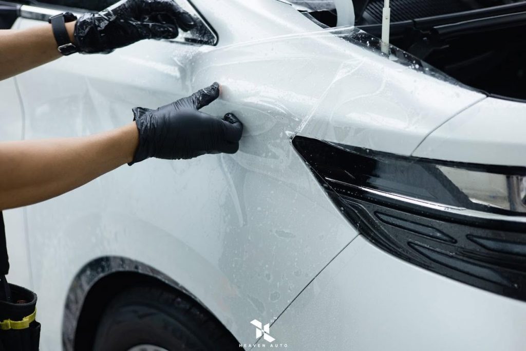 Toyota Alphard ผลงานติดฟิล์มใสกันรอย โดย Heaven Auto Thailand