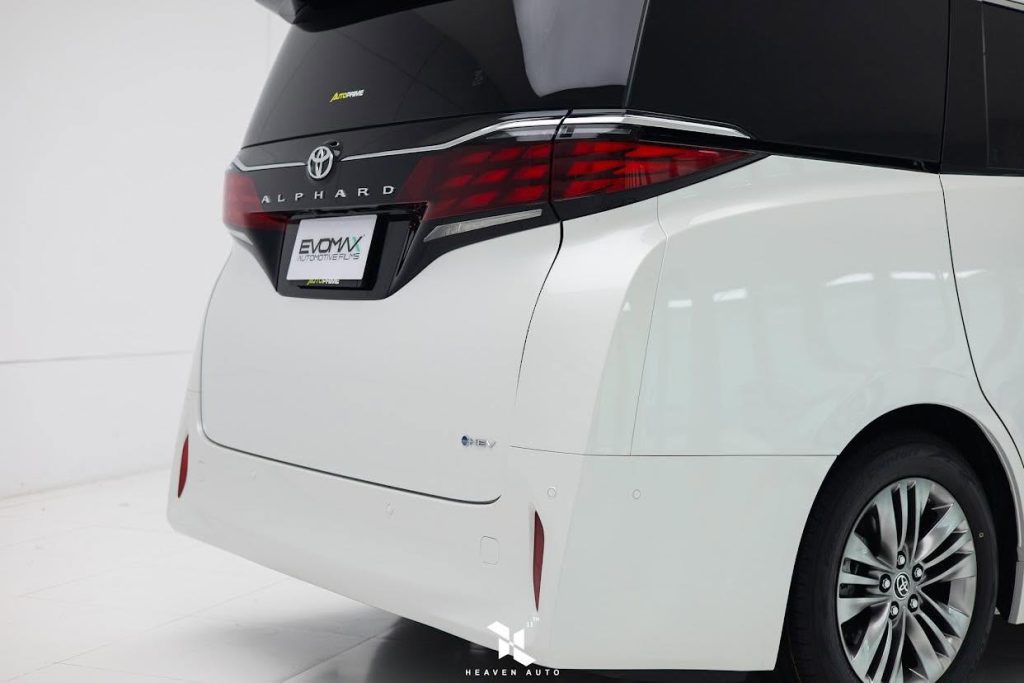 รายละเอียดงานติดฟิล์มใสกันรอย Toyota Alphard