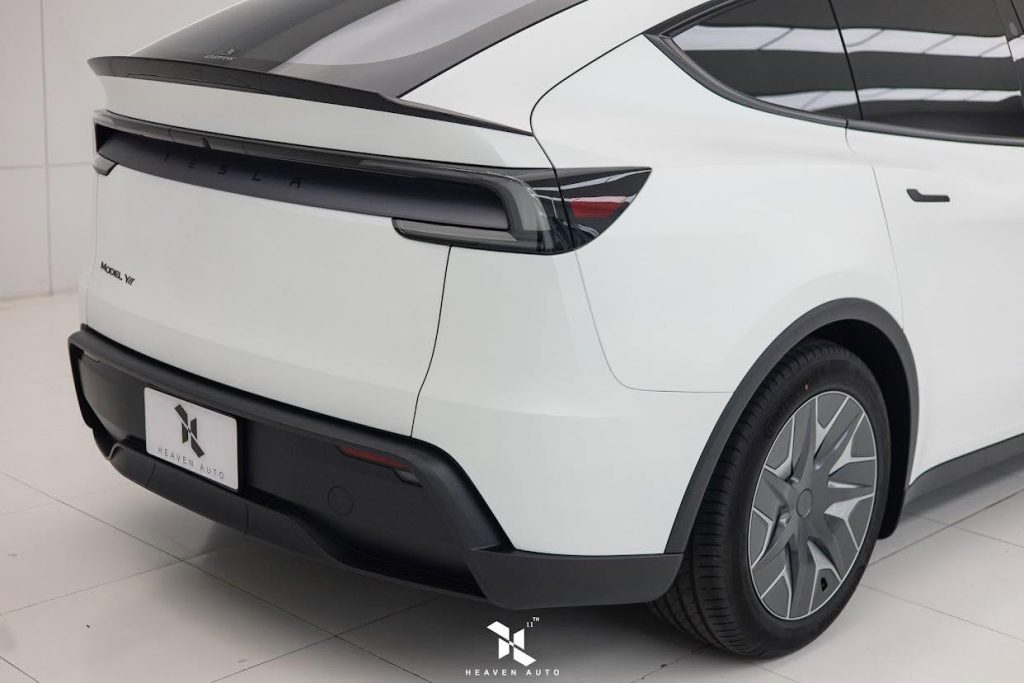 ติดฟิล์มหลังคา Tesla Model YL แบบ 2 in 1